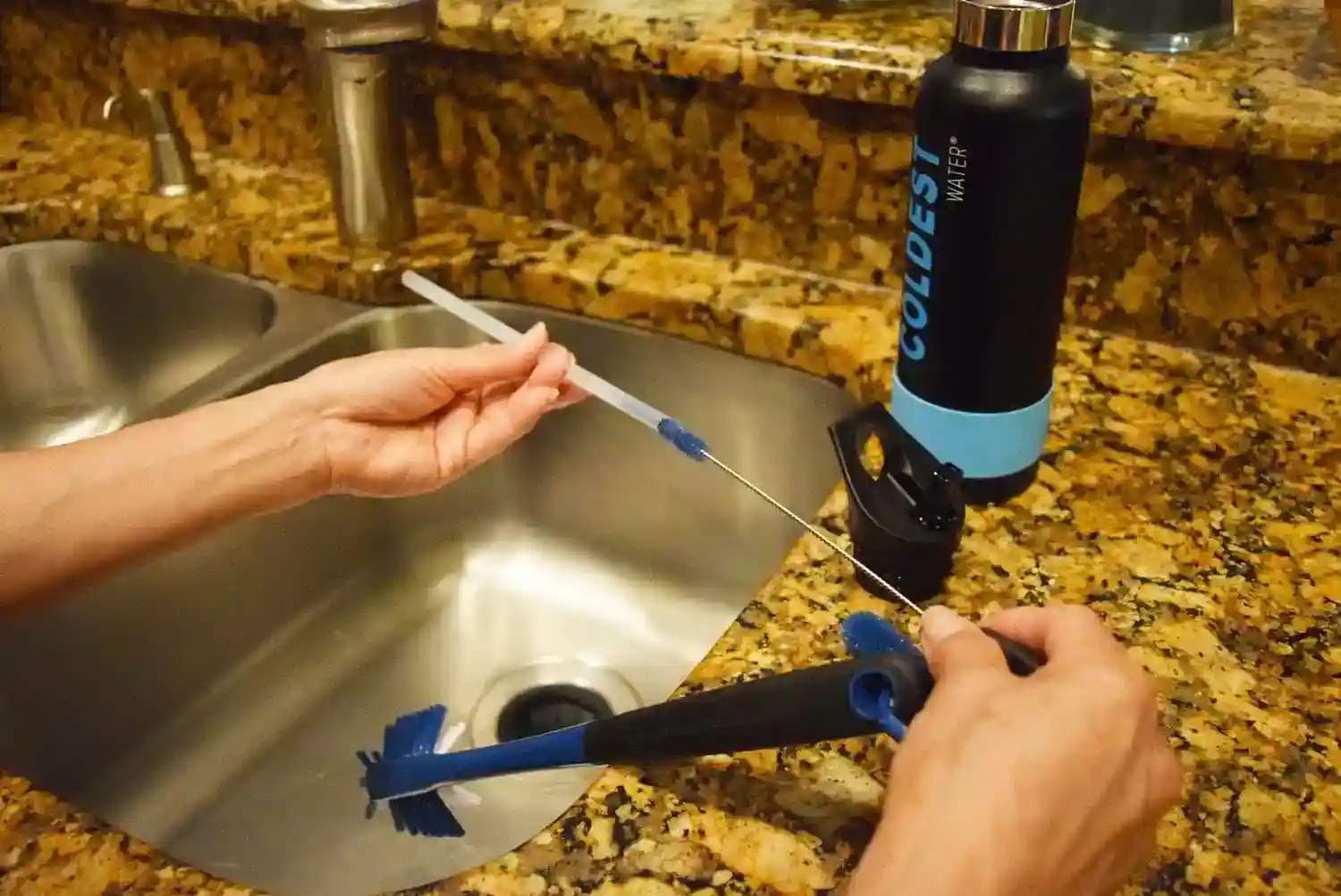 The Coldest Water Bottle Brush: 3 Tools in 1 - Image 4